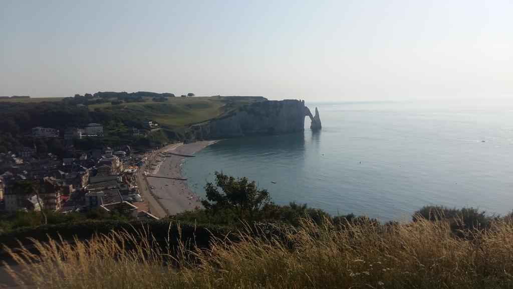 Les Galets Bleus Bed & Breakfast Etretat Exterior photo